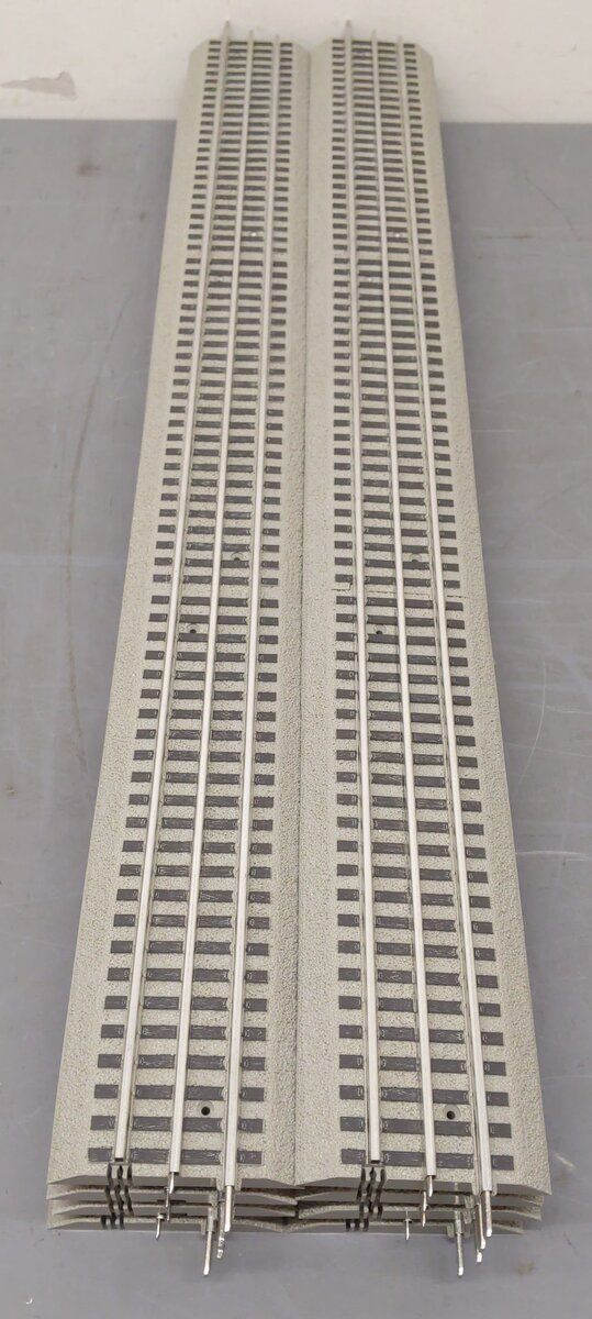 Lionel 6-12042 FasTrack 30" Straight Track (8) EX
