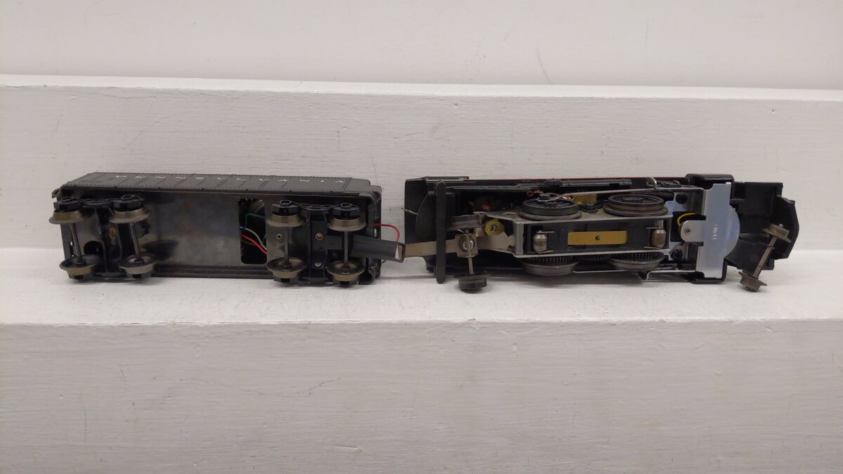 Lionel 6-8141 O Gauge Pennsylvania 2-4-2 Steam Locomotive & Tender #8141 EX