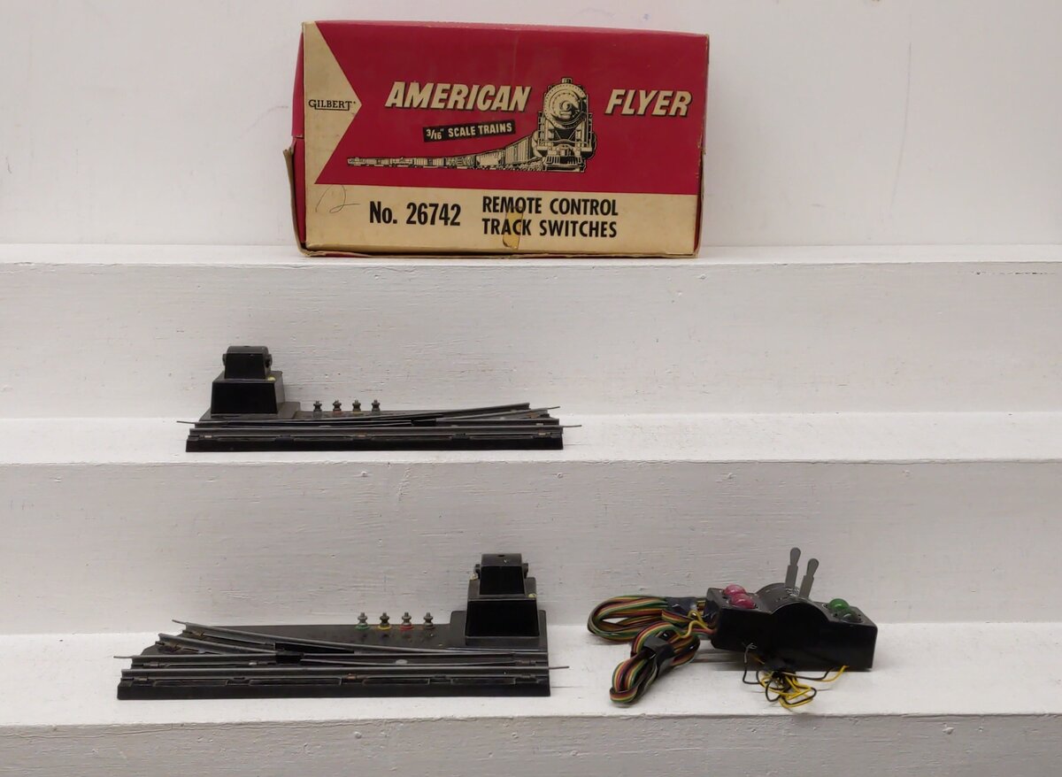 American Flyer 26742 Vintage S LH & RH Remote Switch Turnout Pair VG/Box