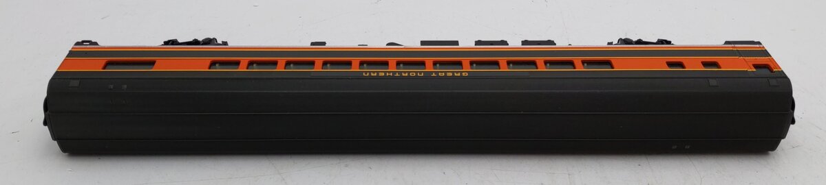 Walthers 910-30209 HO Great Northern 85' Budd Small-Window Coach LN