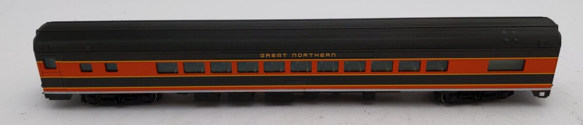 Walthers 910-30209 HO Great Northern 85' Budd Small-Window Coach LN