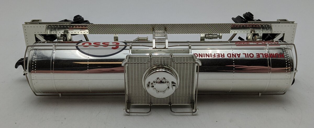 MTH 33-7308 O Gauge Esso Chrome Tank Car #5550 LN/Box