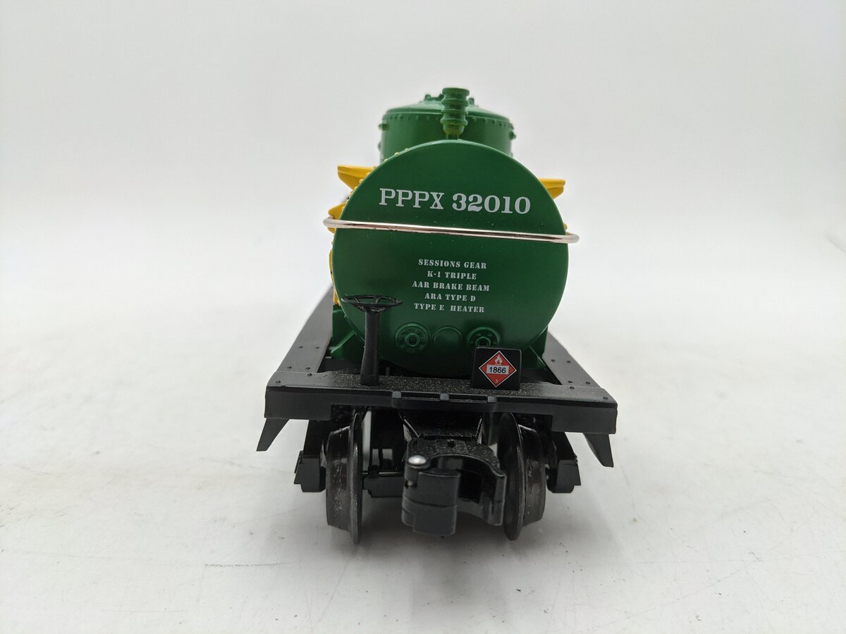 Williams 47104 Union Pacific 3-Dome Tank Car  EX