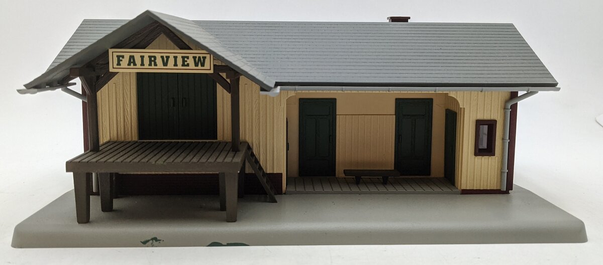 MTH 30-90032 O Fairview Lighted Train Depot Building EX/Box