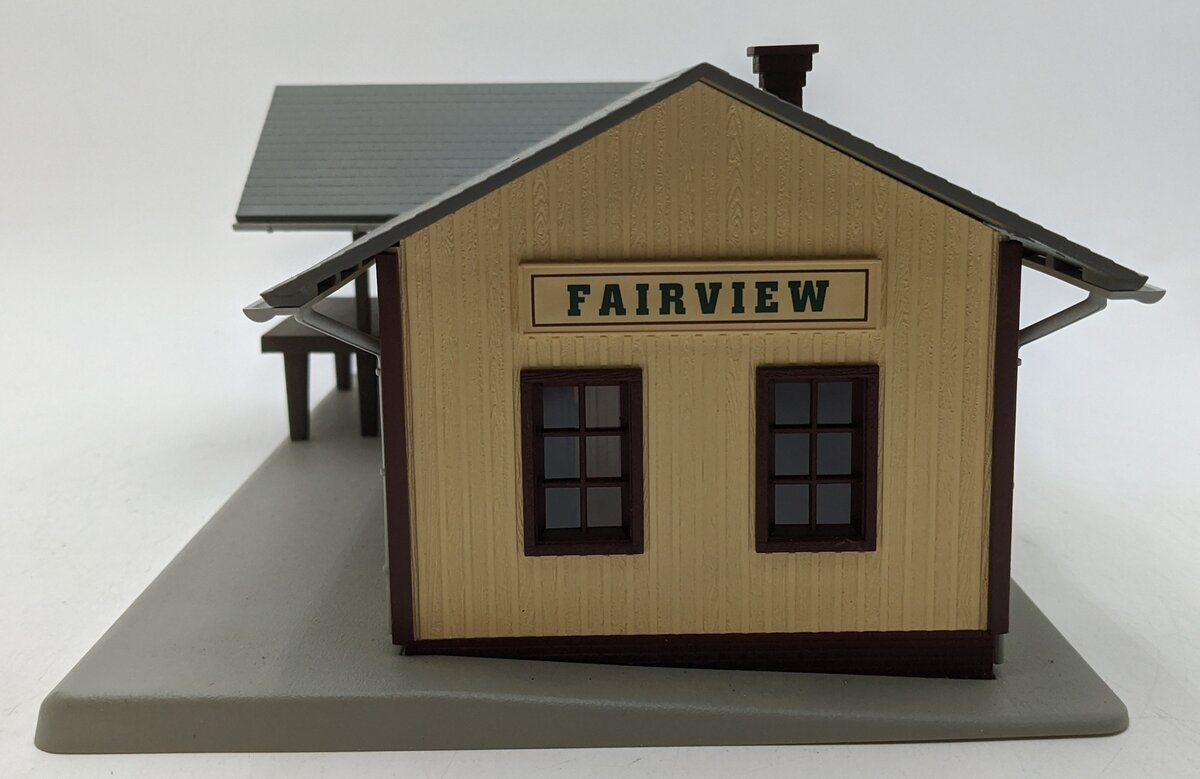 MTH 30-90032 O Fairview Lighted Train Depot Building EX/Box