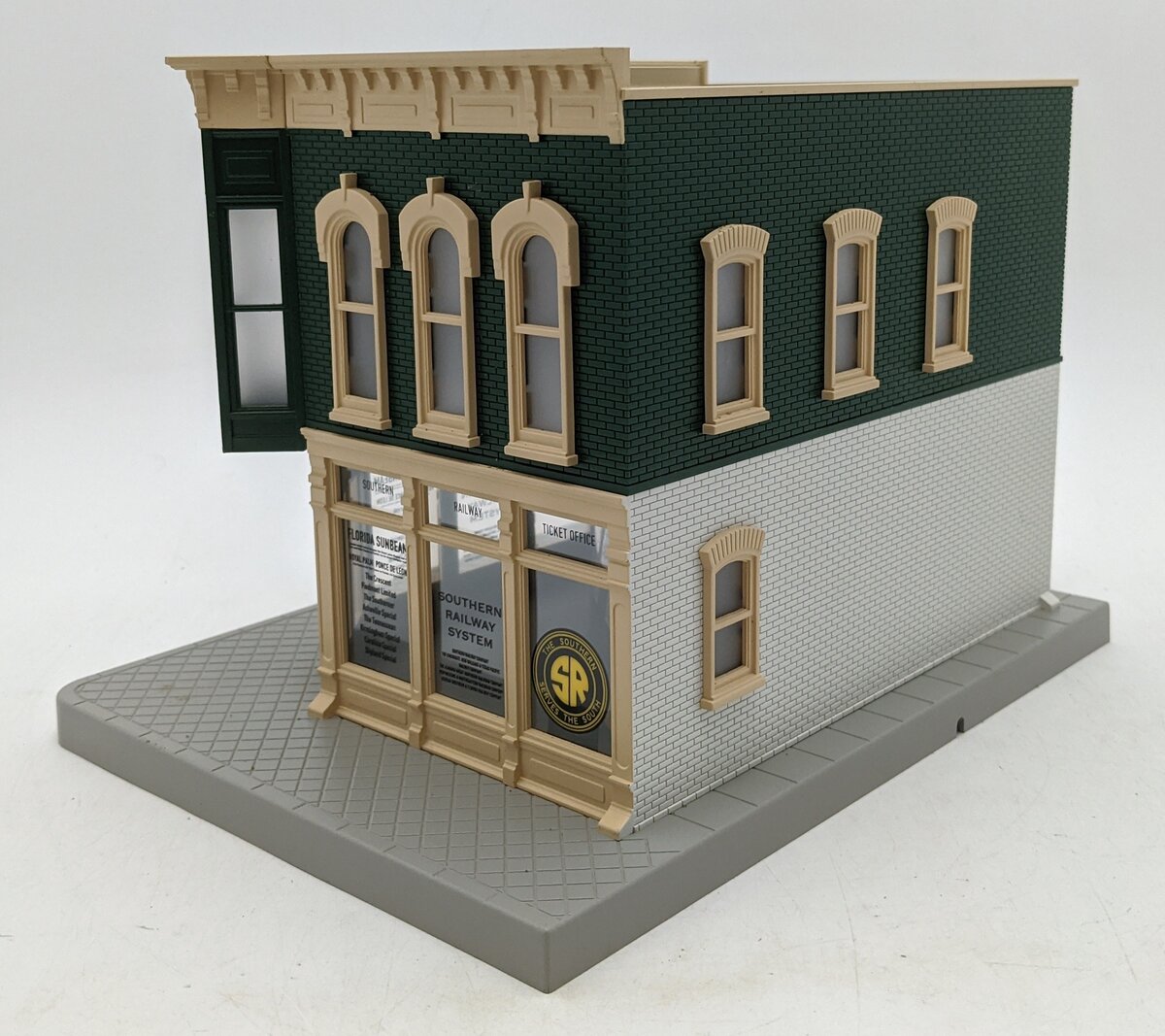 MTH 30-90369 2-Story Southern Ticket Office Opposite Corner Building with Blink LN/Box