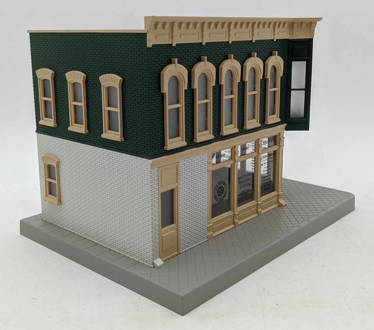 MTH 30-90369 2-Story Southern Ticket Office Opposite Corner Building with Blink LN/Box