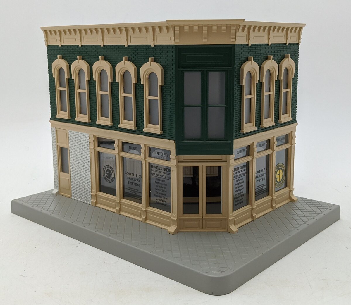 MTH 30-90369 2-Story Southern Ticket Office Opposite Corner Building with Blink LN/Box