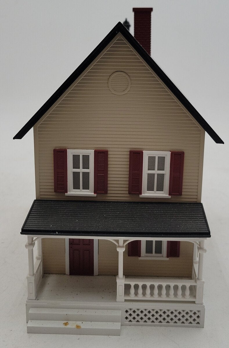 MTH 30-90043 O 2-Story Tan W/Red Shutters Row House W/Porch EX/Box