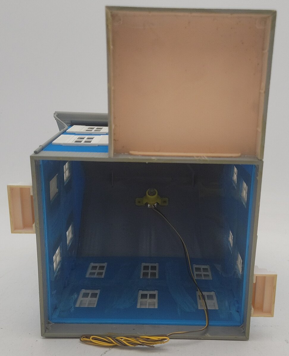 Model Power 6352 O/O-27 Built-Up Mr. Rodgers House/Box
