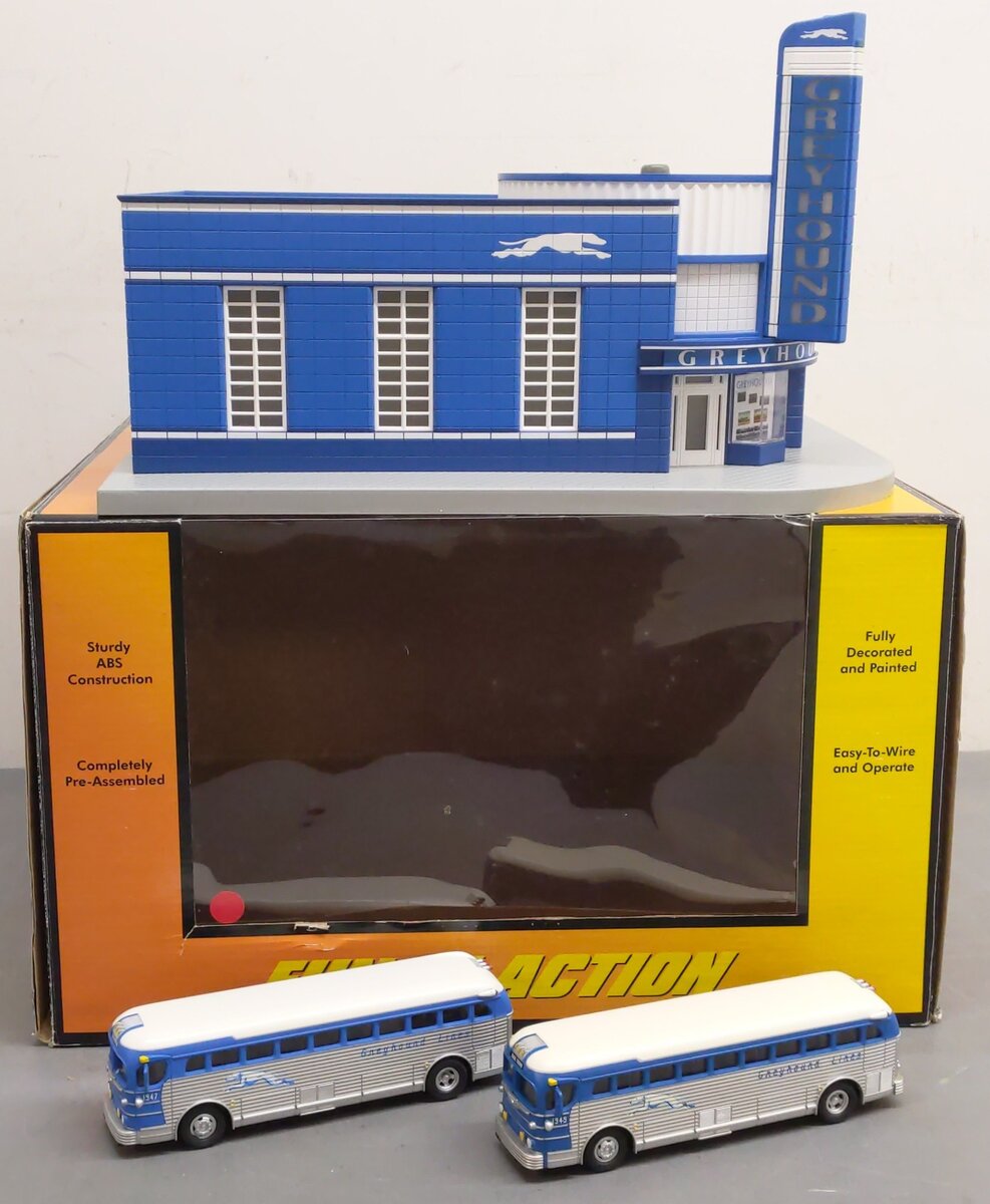 MTH 30-9040 O Gauge Assembled Greyhound Bus Station w/ (2) Greyhound Buses VG/Box