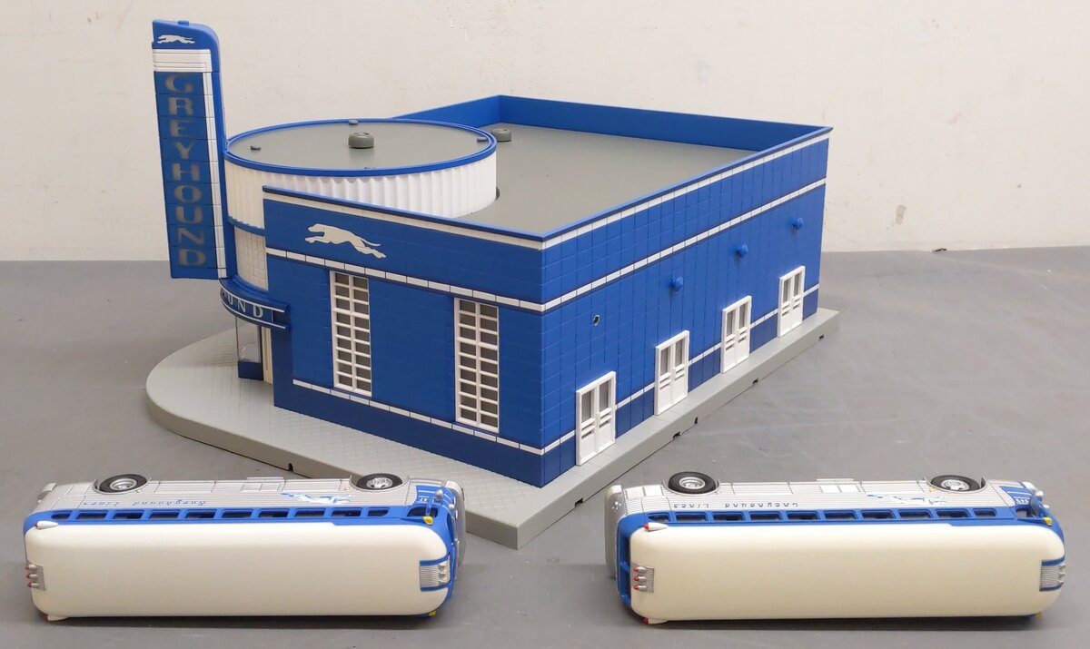 MTH 30-9040 O Gauge Assembled Greyhound Bus Station w/ (2) Greyhound Buses VG/Box