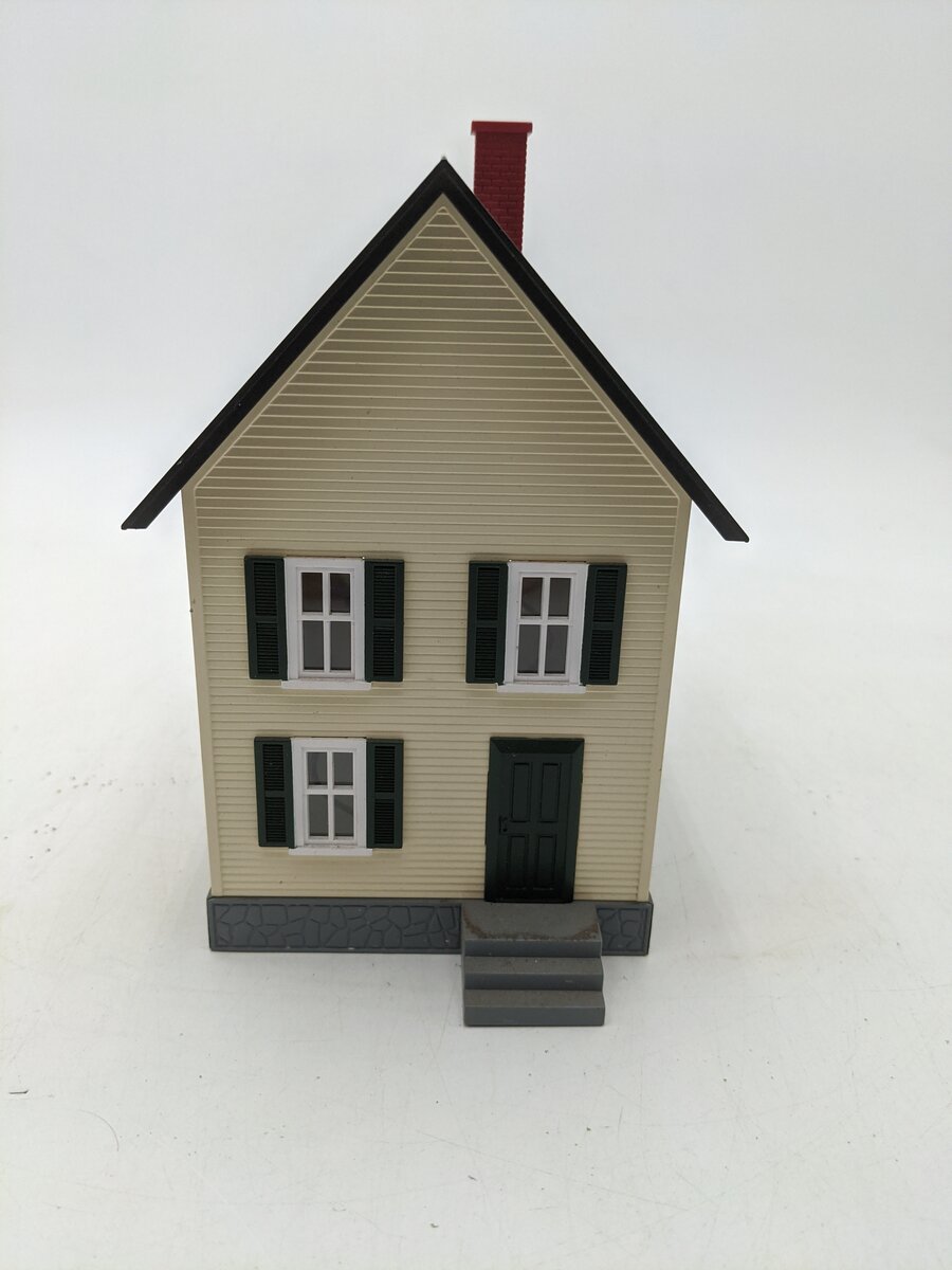 MTH 30-9023 Row House Yellow w/ Green Shutters EX