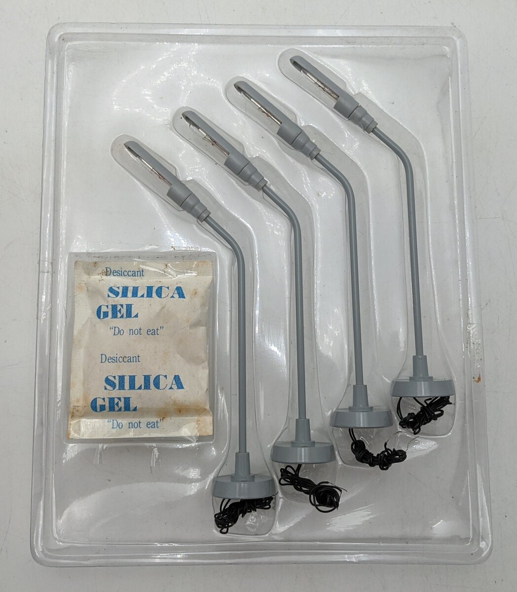 Lionel 6-12804 O And O27 Operating Highway Lights (Set of 4) LN/Box