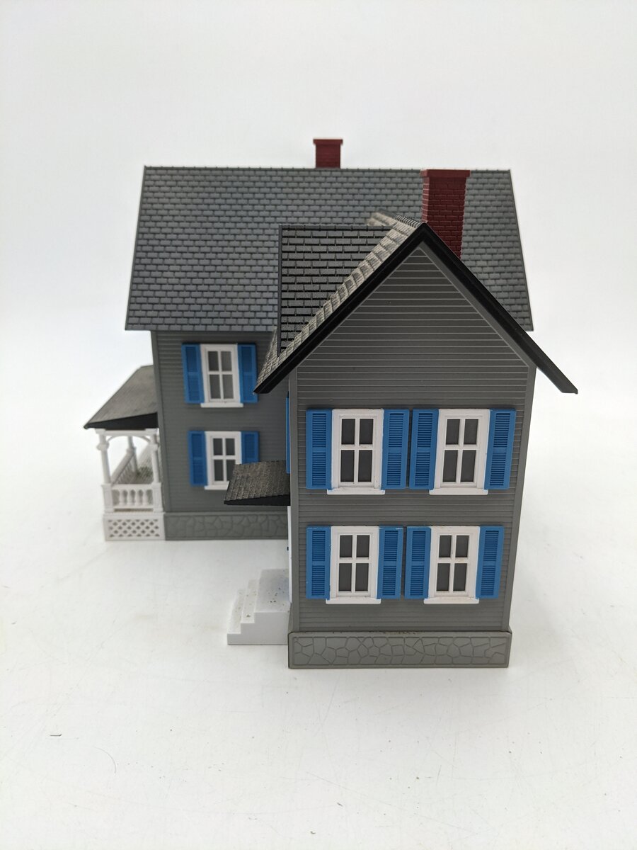 MTH 30-90042 O Gauge Farm House Gray W/ Blue Shutters EX