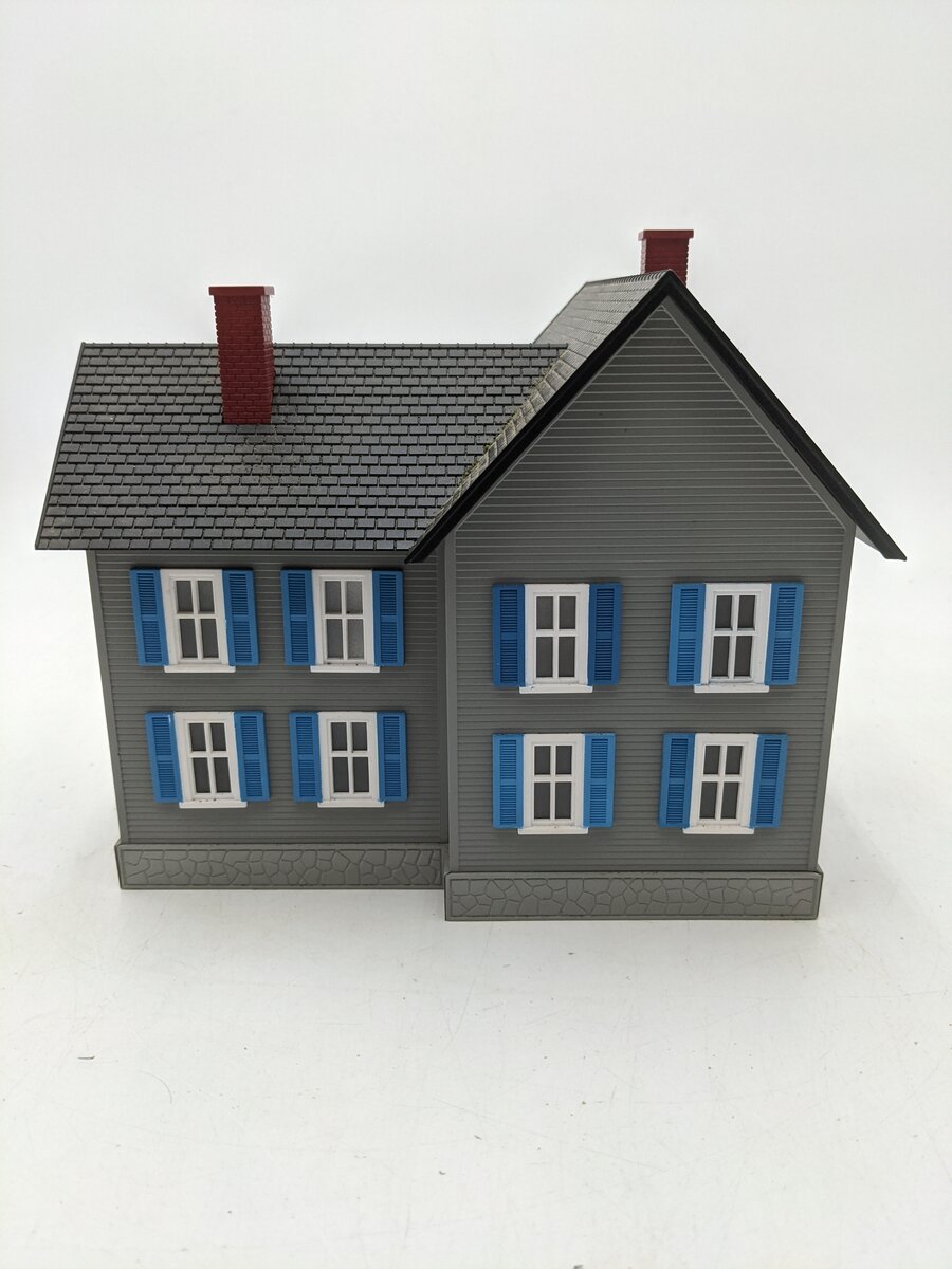 MTH 30-90042 O Gauge Farm House Gray W/ Blue Shutters EX