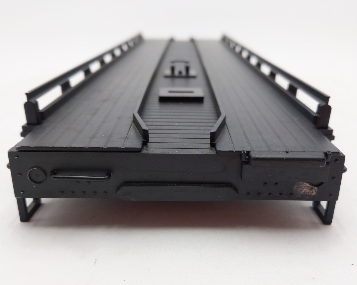 USA Trains R1762 G Scale White Pass Piggyback Flat Car #85213 VG