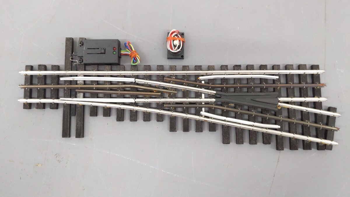 Ross 100M25 11° Regular Right Hand with DZ-2500 Remote Switch Turnout VG/Box