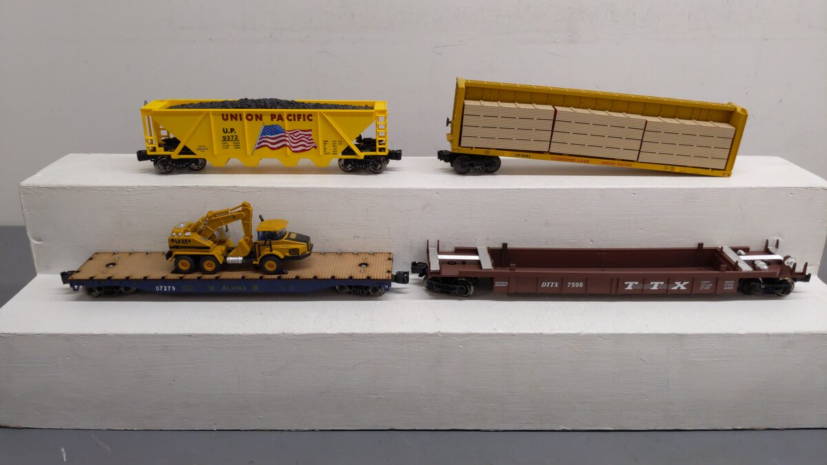 Menards & Lionel O Gauge Assorted Freight Cars [4] EX