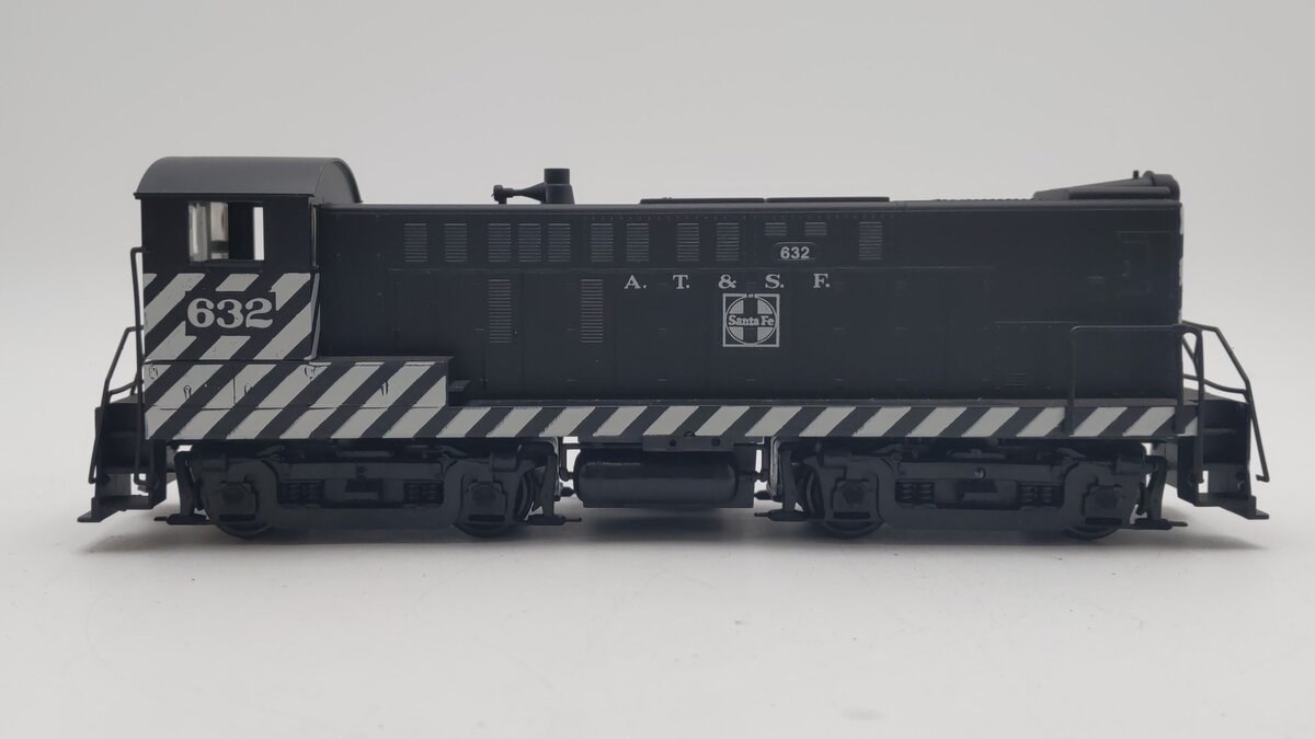 American Models S1209 S Scale Santa Fe S-12 Diesel Baldwin Switcher #632 VG/Box