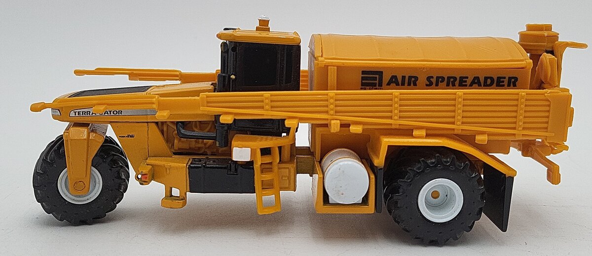 Ertl 12044 1:64 8103 Terra Gator w/Dry Fertilizer Load EX