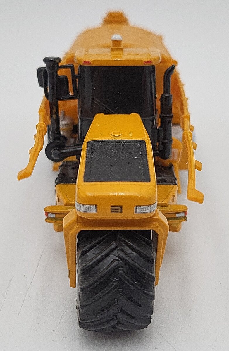 Ertl 12044 1:64 8103 Terra Gator w/Dry Fertilizer Load EX