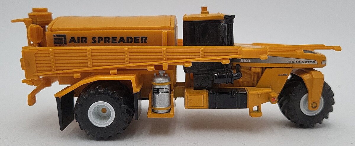 Ertl 12044 1:64 8103 Terra Gator w/Dry Fertilizer Load EX