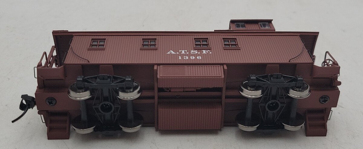 Walthers 932-7585 Santa Fe 1300 Series Wood-Sided Caboose #1396 EX