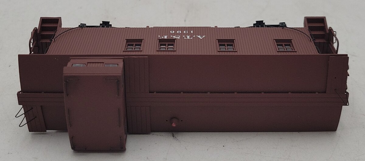 Walthers 932-7585 Santa Fe 1300 Series Wood-Sided Caboose #1396 EX