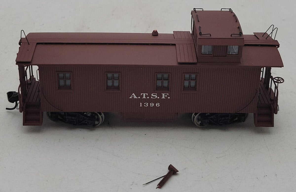 Walthers 932-7585 Santa Fe 1300 Series Wood-Sided Caboose #1396 EX
