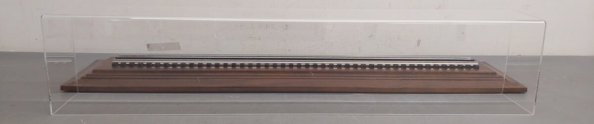 Lionel 6-34182 Display Case w/ Wooden Base LN