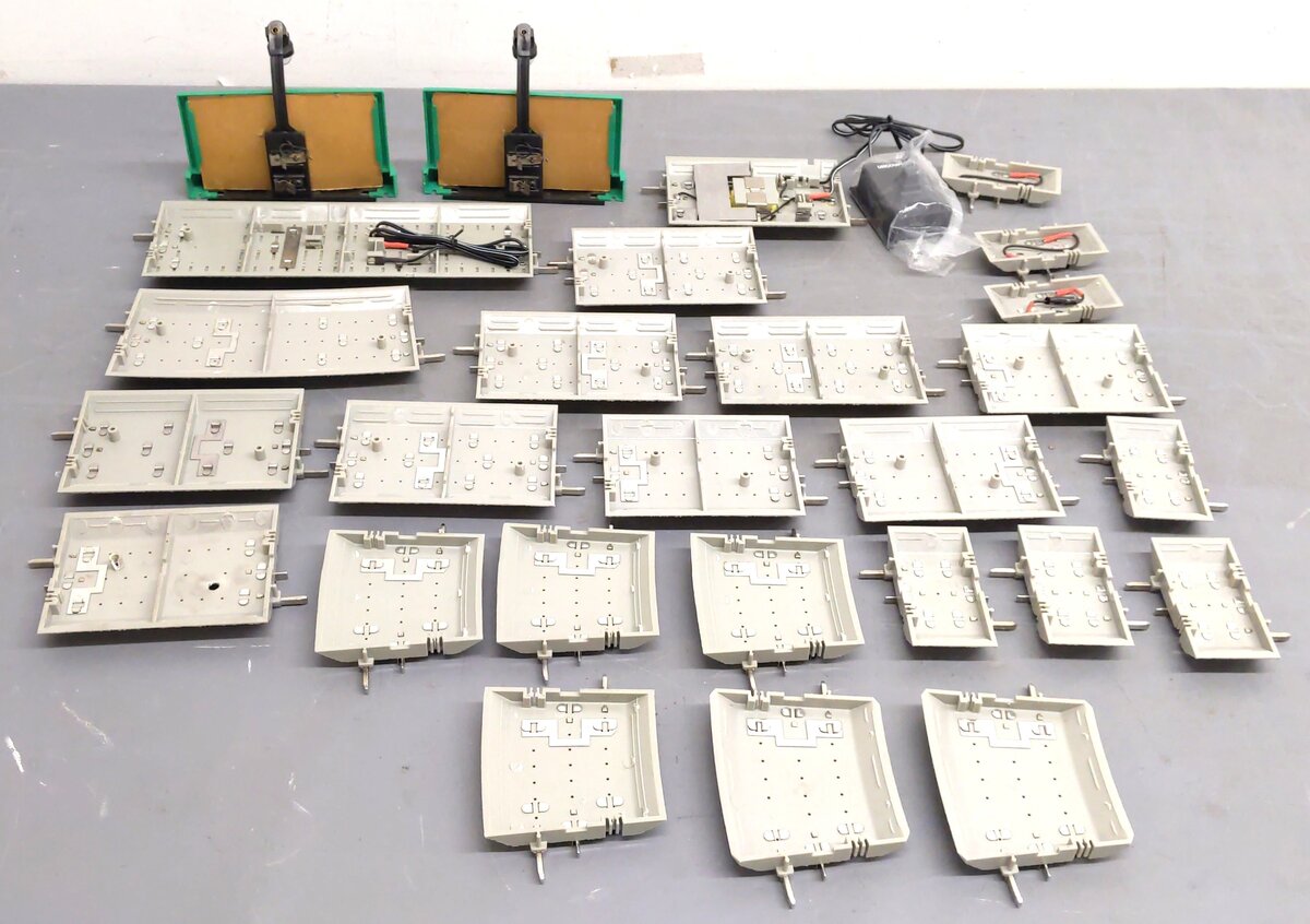Lionel O Gauge Assorted Tinplate FasTrack & Accessory Pieces [27] EX