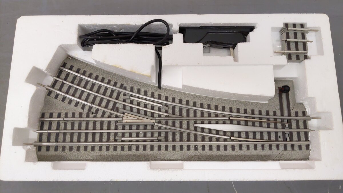Lionel 6-12049 O72 Right Hand Remote-Control FasTrack Switch Turnout EX/Box