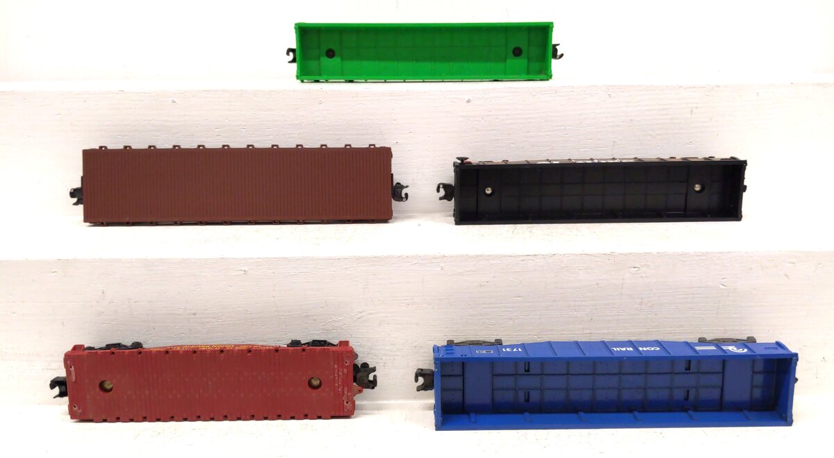 Lionel & Other O Gauge Assorted Freight Cars: 6-9140, 6-17501, 6-26460, 9020 [5] VG