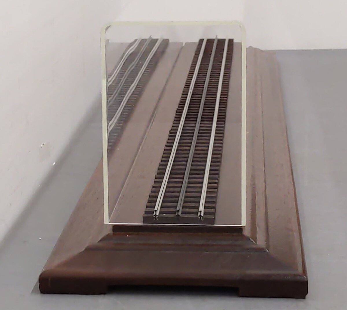 Lionel 47'' New York Central Display Case With Wooden Base LN