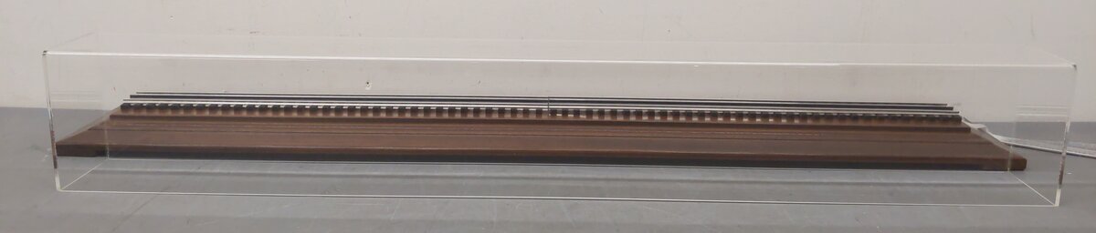 Lionel 47'' New York Central Display Case With Wooden Base LN