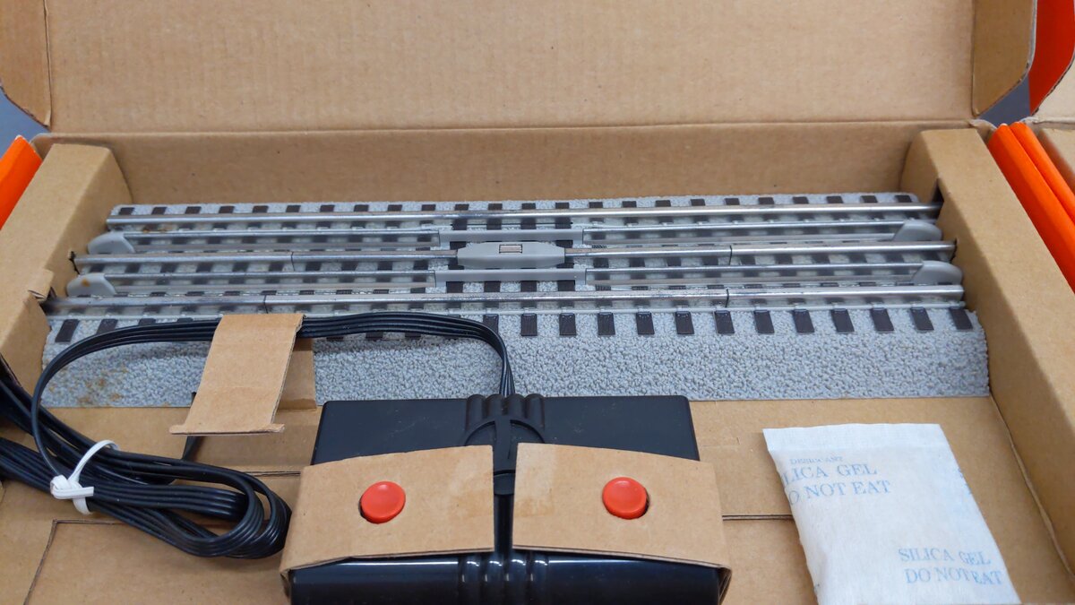 Lionel 6-12054 O FasTrack Operating Track [4] EX/Box