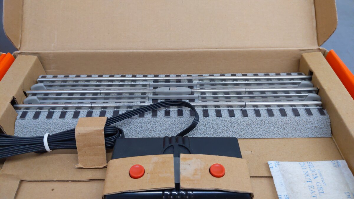 Lionel 6-12054 O FasTrack Operating Track [4] EX/Box