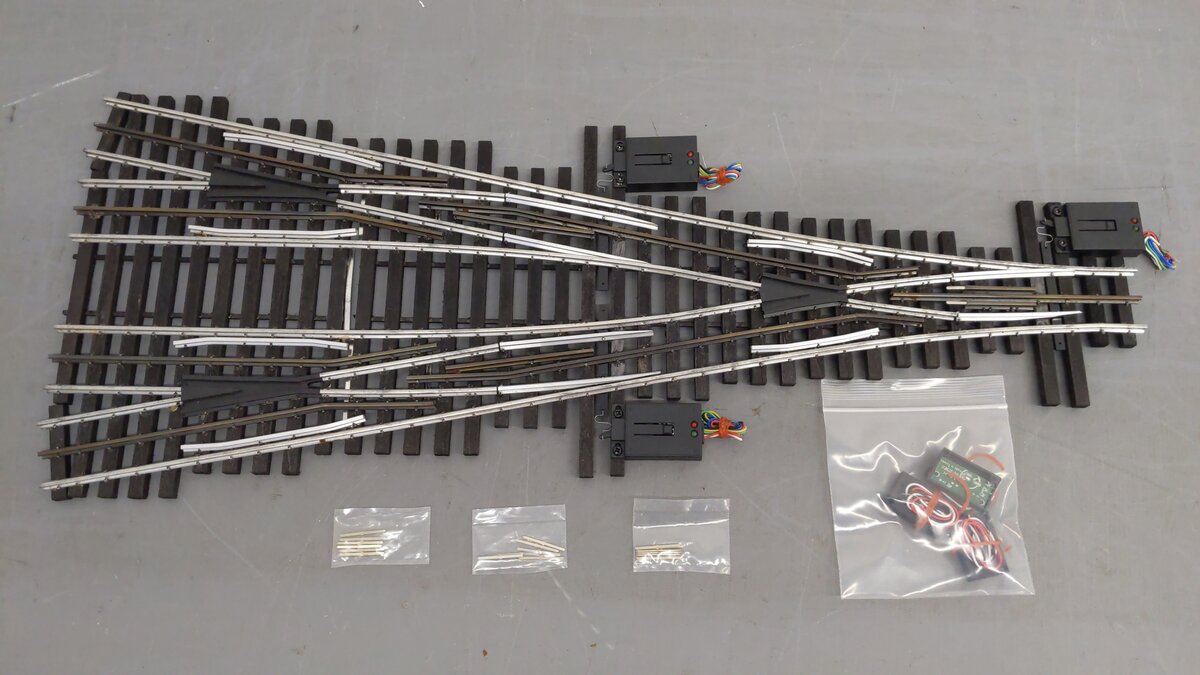 Ross 170M25 Four Way Switch Turnout with Dz2500 VG/Box