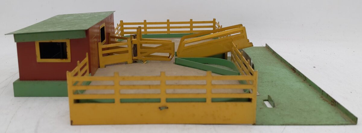 American Flyer 771 Vintage S Operating Cattle Stockyard - No Controller VG