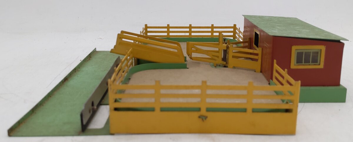 American Flyer 771 Vintage S Operating Cattle Stockyard - No Controller VG