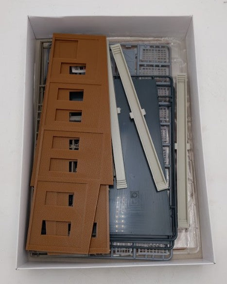 Walthers 933-3041 HO Scale Three Stall Roundhouse Building Kit LN/Box