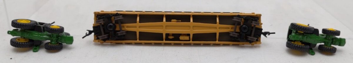 Athearn 10446 N Scale John Deere 53' Flatcar #90599 with 2 John Deere Tractors LN/Box