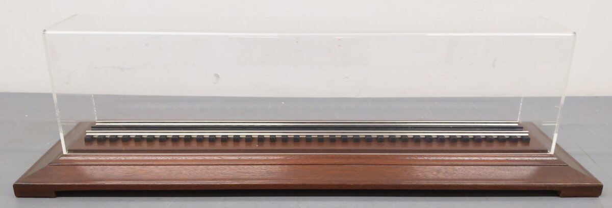 Generic O Gauge 22" Display Case with Wooden Base (3-Rail) EX