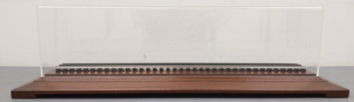 Generic O Gauge 22" Display Case with Wooden Base (3-Rail) EX