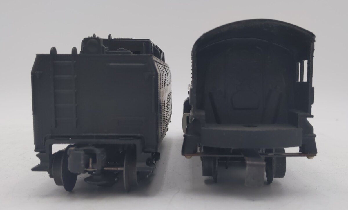 Lionel 233 Vintage O  2-4-2 Plastic Scout Steam Locomotive & 233W Tender EX