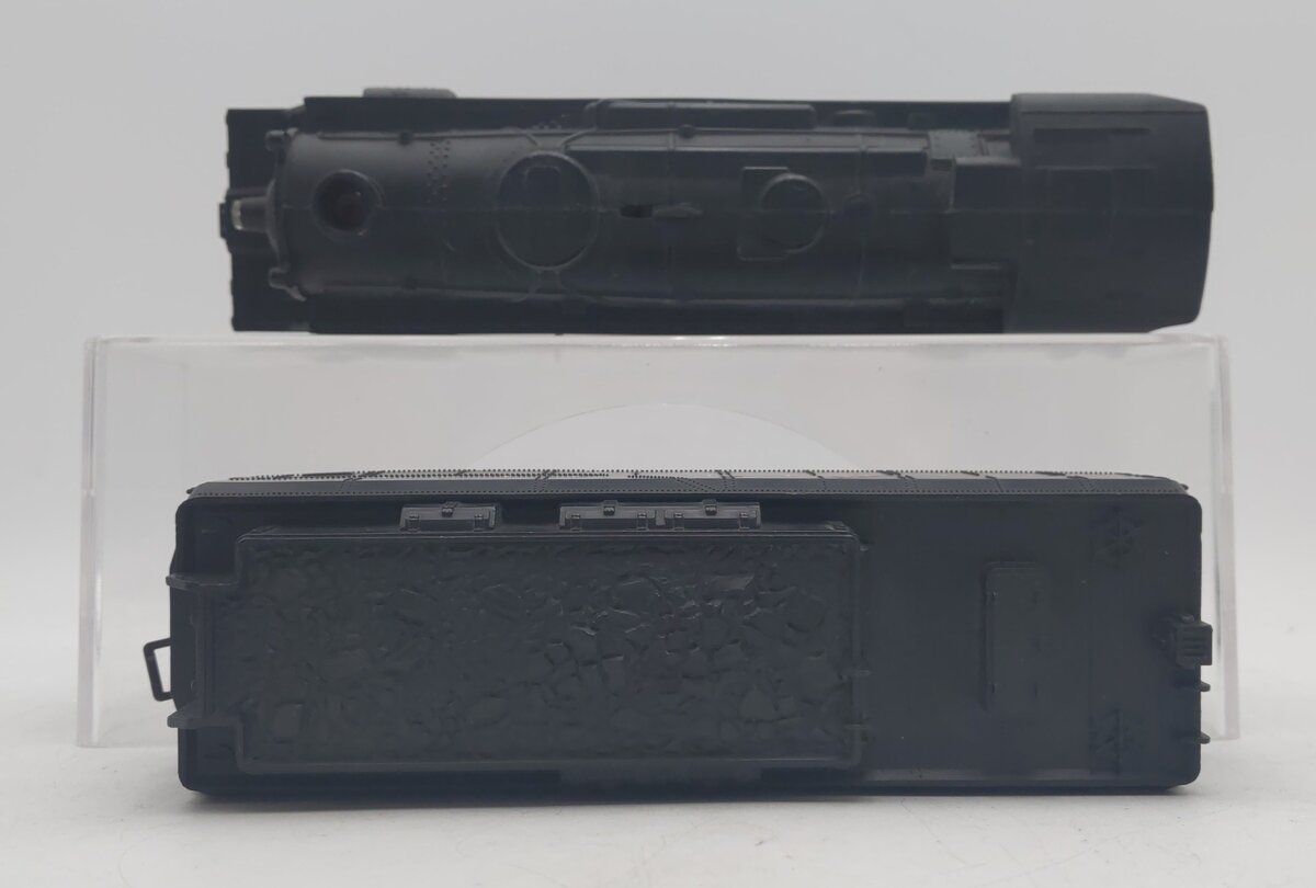 Lionel 233 Vintage O  2-4-2 Plastic Scout Steam Locomotive & 233W Tender EX