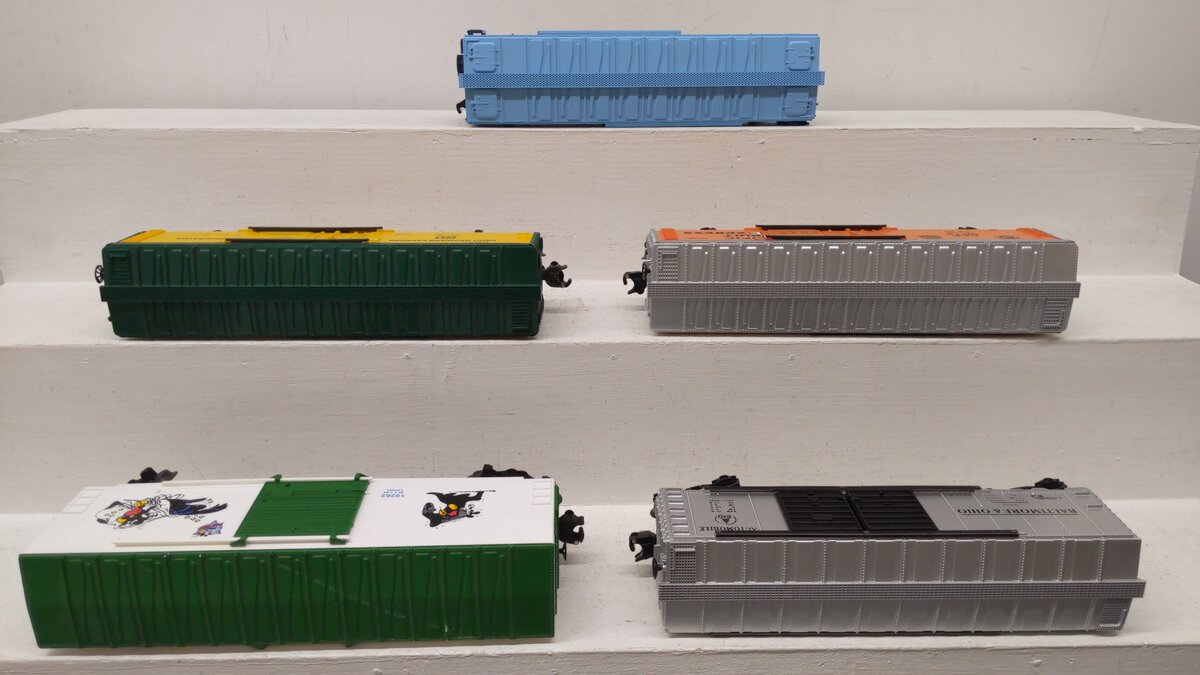 Lionel and Others O Assorted Freight Cars 9701, 9887, 19262, 9872, 2319[5] EX/Box