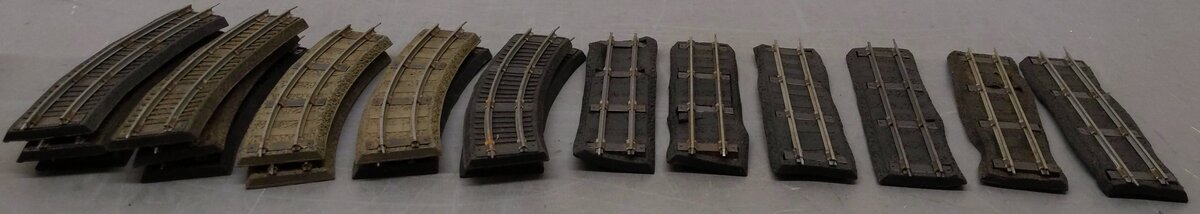 American Flyer  Vintage S Curved & Straight Rubber Roadbed Sections [18] VG