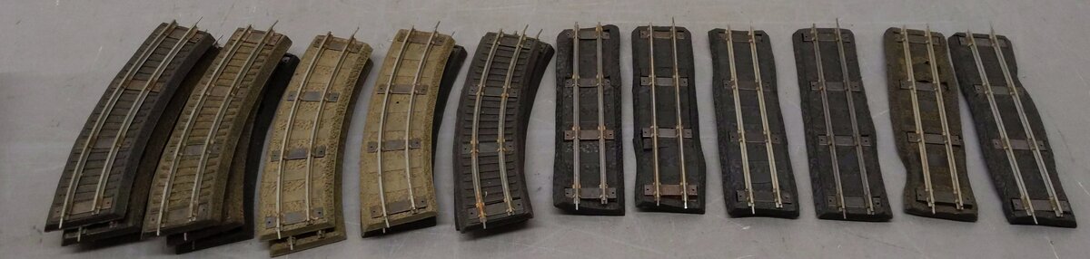 American Flyer  Vintage S Curved & Straight Rubber Roadbed Sections [18] VG